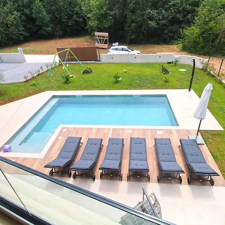 With Pool In Sisan-istrien 51456